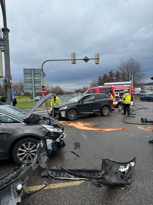 FW Weinheim: Wieder Verkehrsunfall auf der B38 Kreuzung Viernheimer Straße
