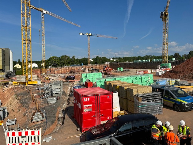 HZA-GI: Zollkontrolle auf Großbaustelle Klinikum Bad Hersfeld