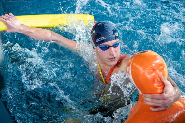 Meisterschaften in Düsseldorf: Rettungsschwimmer aus Italien feiern Sieg um Sieg