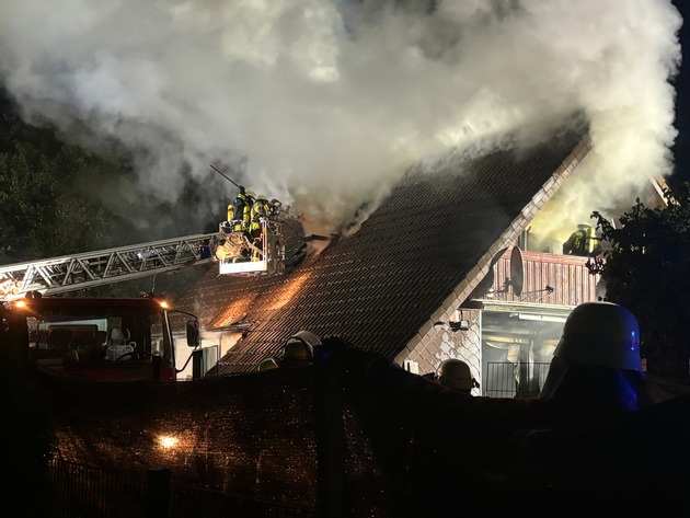 FW-ROW: Feuer zerstört Einfamilienhaus