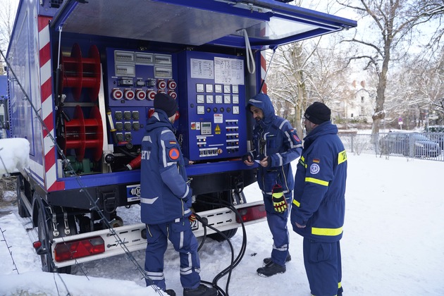 THW LVBEBBST: Stromausfall im SW Berlins: &Uuml;ber 450 Helferinnen und Helfer des THW im Einsatz