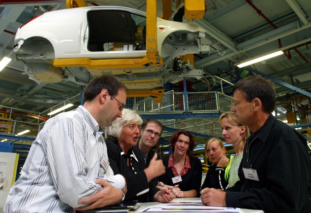 Bundesministerin Renate Schmidt besucht Ford: Familienfreundliche Massnahmen vorbildhaft / Ministerin ermutigt Ford zur Teilnahme am Wettbewerb &quot;Erfolgsfaktor Familie 2005&quot;