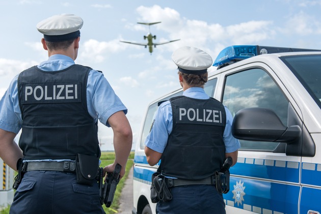 Bundespolizeidirektion München: Der moderne Storch lässt liefern -Ungewöhnlicher und freudiger Einsatz der Bundespolizei am Münchner Airport-