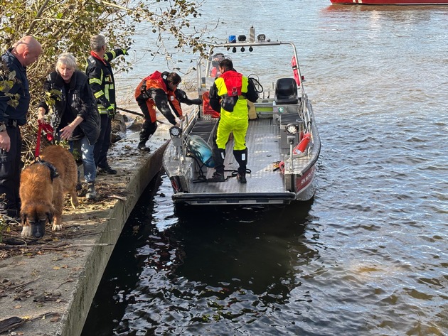 FW-BN: Feuerwehr rettet Hund aus dem Rhein