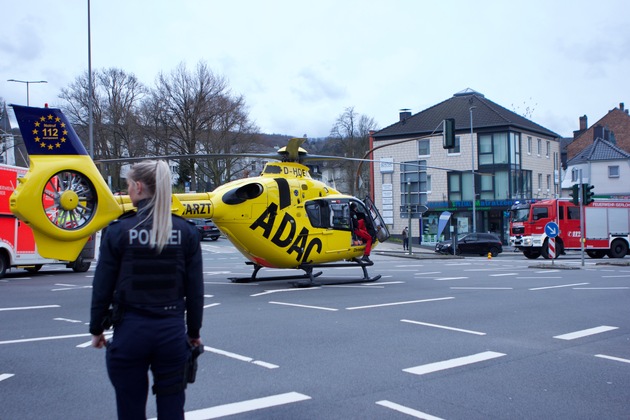 FW-MK: Bauunfall sorgt für Hubschrauberlandung auf der Brünninghaus Kreuzung