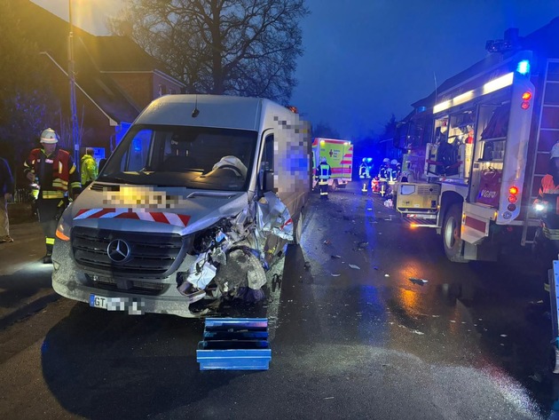 POL-STD: Auto gerät in Kutenholz in den Gegenverkehr - ein Autofahrer schwer verletzt