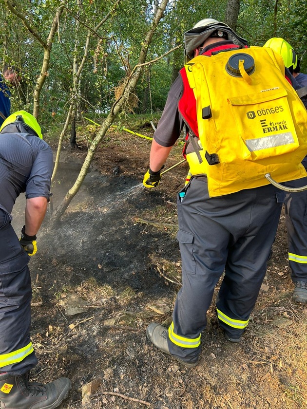 FW Nideggen: Ausgedehnter Waldbrand im Nationalpark bei Schmidt