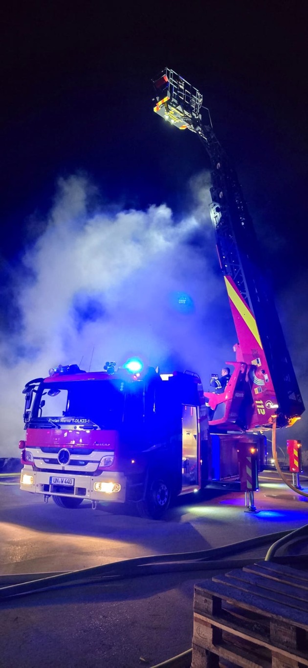 FW-WRN: Brennender Holzhaufen auf Landwirtschaftlichen Anwesen in Werne-Horst