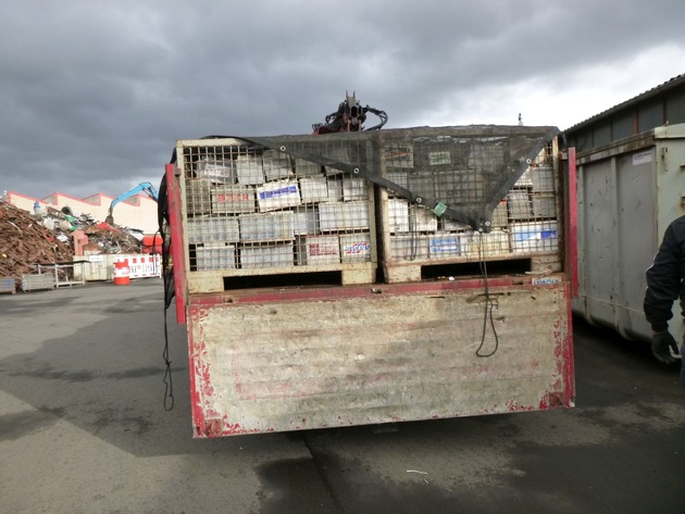 POL-OH: Verkehrsdienst der Polizei Bad Hersfeld und Regierungspräsidium Kassel kontrollierten Lkw-Abfalltransporte