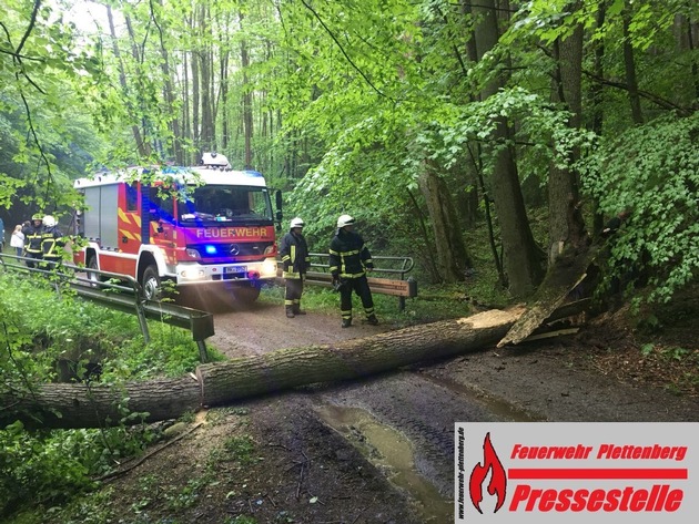 FW-PL: Arbeitsreicher Tag für die Rettungskräfte der Plettenberger Feuerwehr an Christi Himmelfahrt