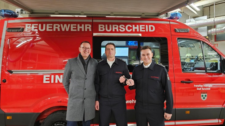 FW Burscheid: Neues Einsatzfahrzeug für die Burscheider Feuerwehr