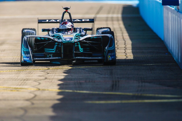 Schnellste Runde und ein Meisterschaftspunkt für Panasonic Jaguar Racing in Berlin (FOTO)