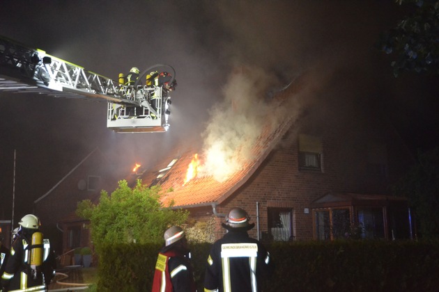 POL-STD: Wohnhaus in Ruschwedel von Feuer zerstört - Schaden ca. 200.000 Euro