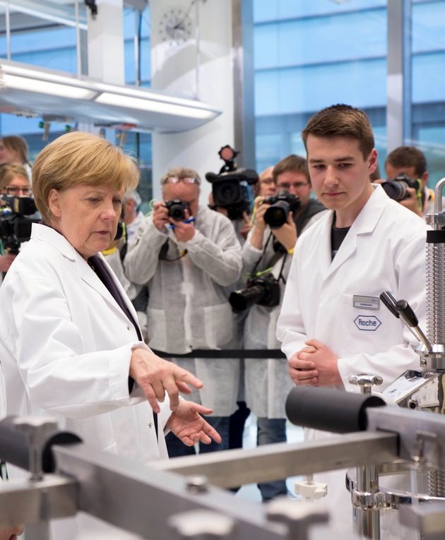 Bundeskanzlerin Merkel besucht Roche in Deutschland (FOTO)