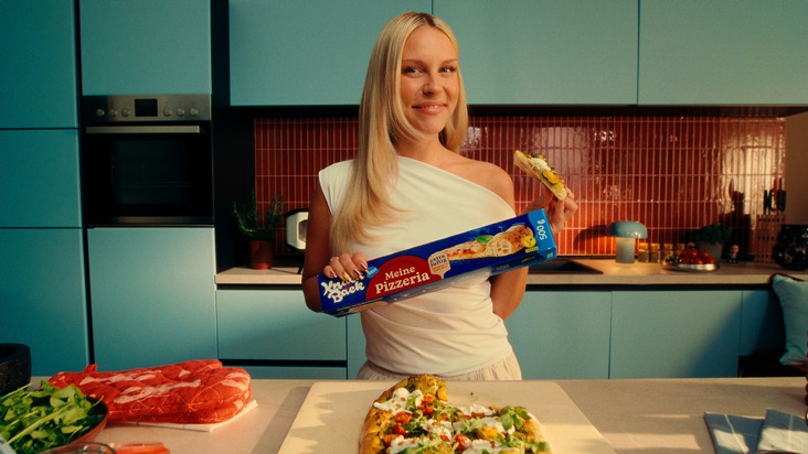 Otto Waalkes, Dagi Bee und Célo & Abdï machen „Meine Pizzeria“ von Knack & Back zu ihrer ganz persönlichen Pizza