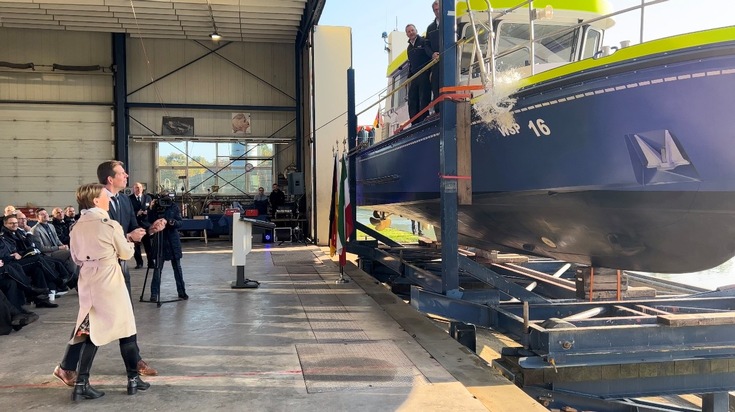 POL-DU: Ein hochmodernes Boot für die Wasserschutzpolizei in Minden - Taufe der &quot;WSP 16&quot; in Münster