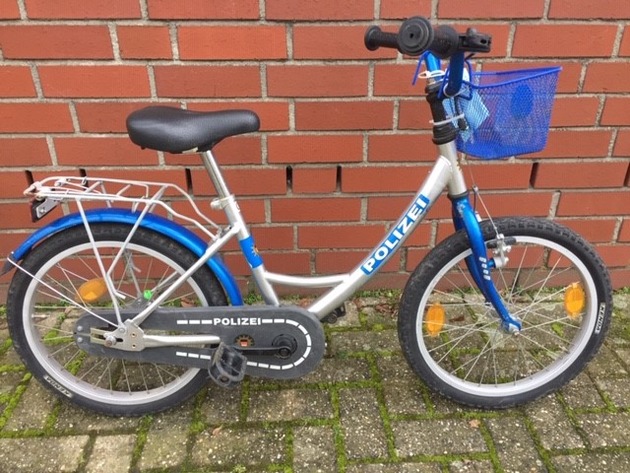 POL-NE: Polizei sucht Eigentümer: Damensportrad und Polizei-Kinderfahrrad sichergestellt (Fotos beigefügt)