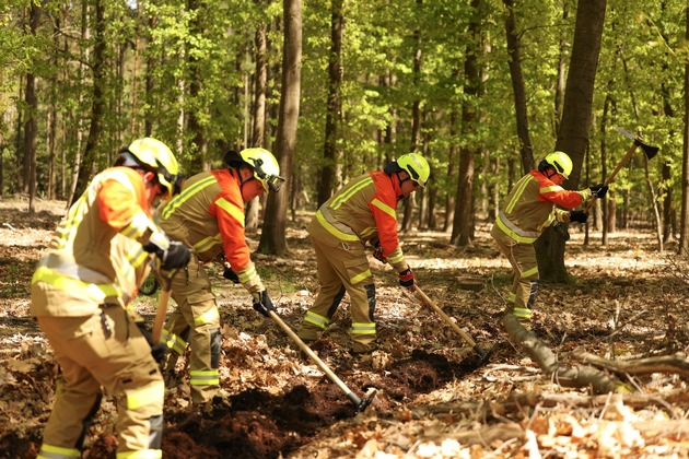 FW Celle: Gemeinsamer Zugdienst der GFFF-V Niedersachsen in Hustedt