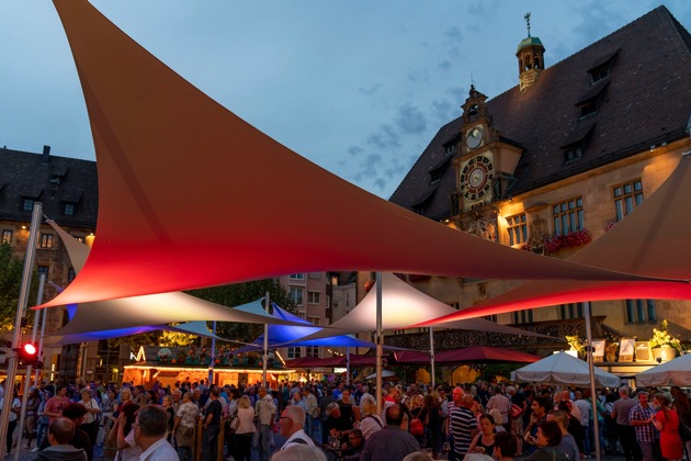 220.000 Weindorfbesucher lassen sich in Heilbronn vom Regen nicht die Laune verderben