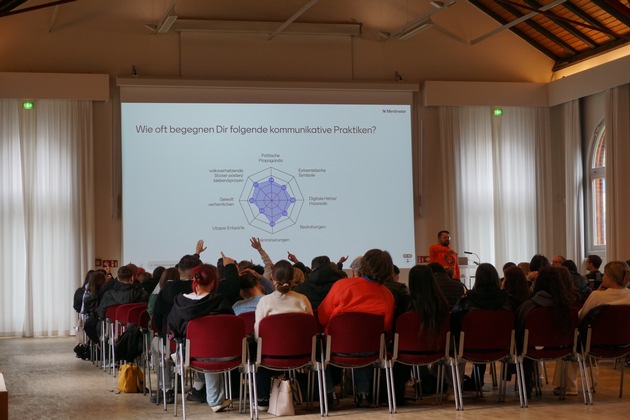 POL-CE: Gemeinsame Veranstaltung "Extremismus auf TikTok &amp; Co"