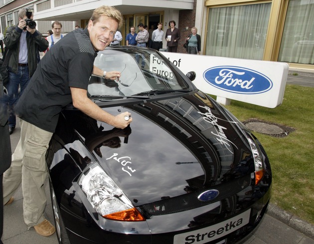 &quot;Modern Driving&quot;: Dieter Bohlen fährt im Ford Streetka in den Sommer