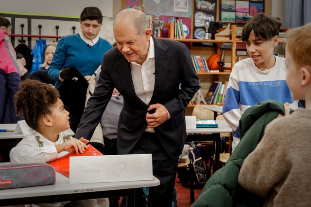 &quot;Weil wir Kinder sind, dürfen wir alles fragen!&quot; Olaf Scholz und Friedrich Merz stellen sich in der SAT.1-Sendung &quot;Kannste (nochmal) Kanzler??&quot; Kinderfragen