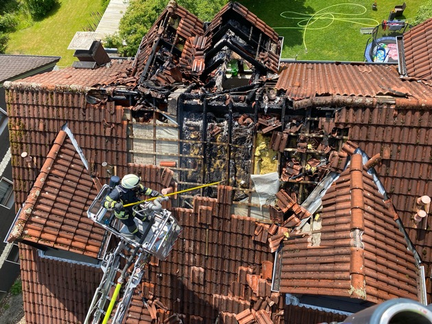 FW-MH: Dachstuhlbrand im Rumbachtal // Keine Verletzten