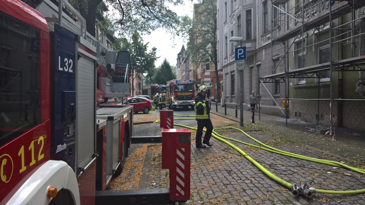 FW-GE: Wohnung nach Küchenbrand in Gelsenkirchen Schalke unbewohnbar.