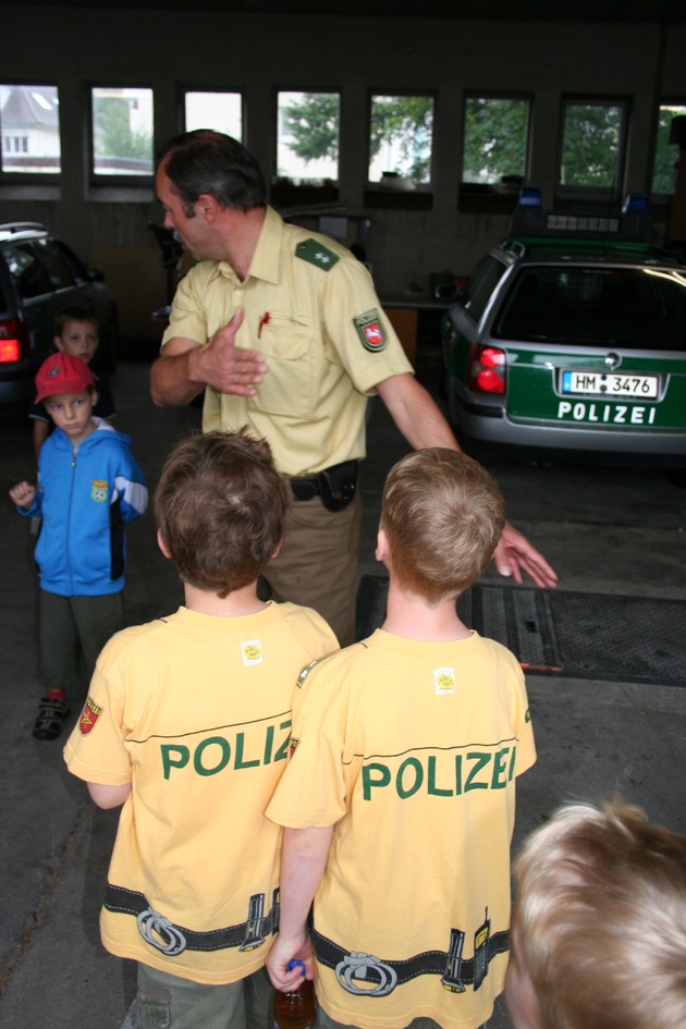 POL-HM: Ferienkinder zu Gast bei der Polizeiinspektion Hameln-Pyrmont/Holzminden