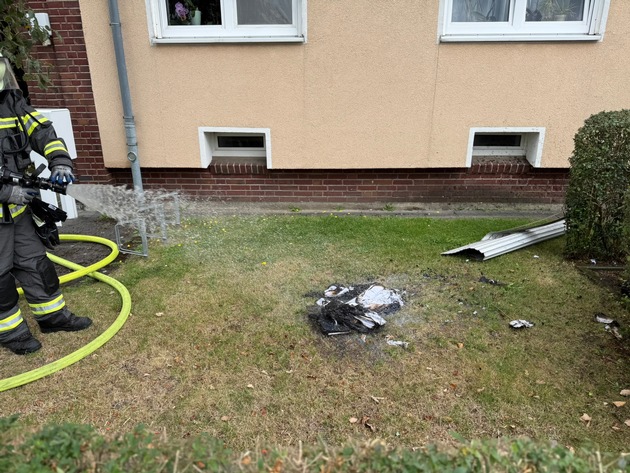 FW-WRN: Wohnungsbrand in der Bergstraße