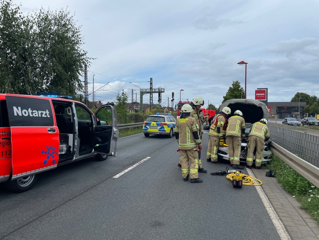 FW Lehrte: Drei Verletzte bei Verkehrsunfall in Lehrte