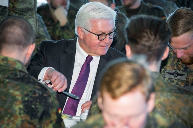 Bundespräsident besucht Fallschirmjägerregiment 31 in Seedorf
