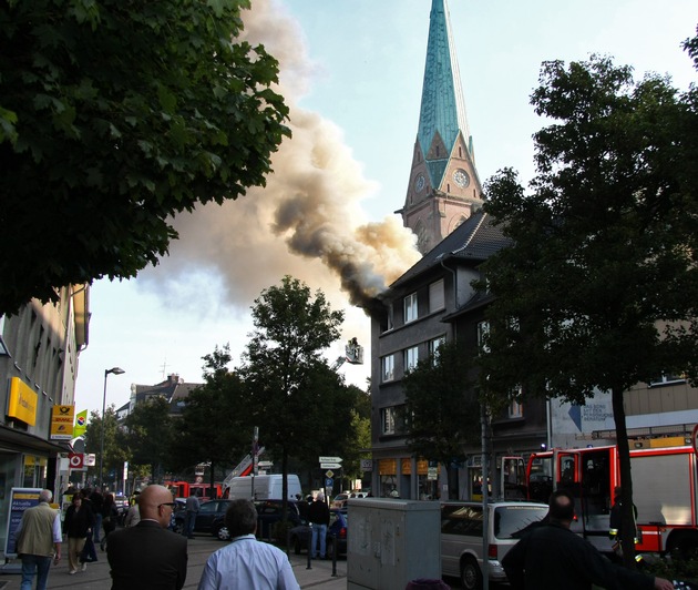 FW-E: Zimmerbrand in Essen-Kray, Mutter und zwei Kinder brachten sich selbst in Sicherheit