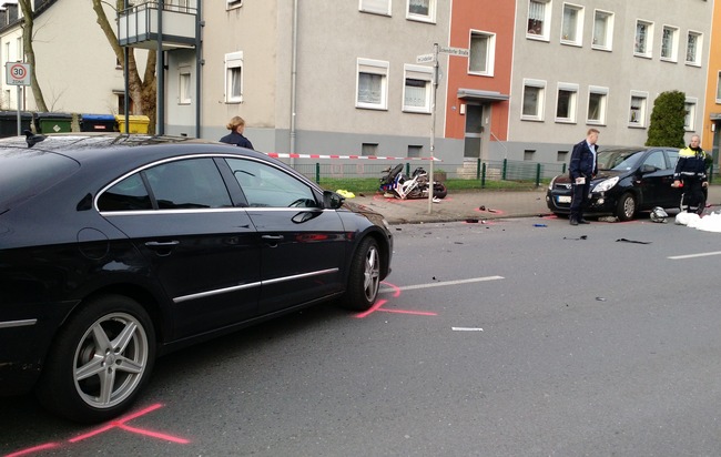 FW-GE: Schwerer Verkehrsunfall fordert drei Verletzte