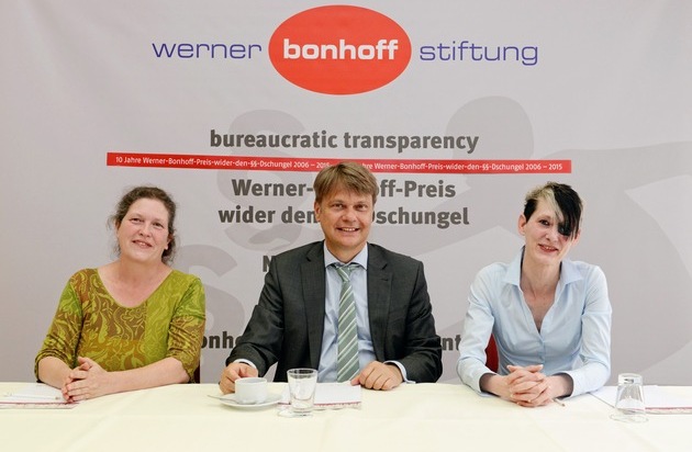 Werner Bonhoff Stiftung: Hebamme aus Ingolstadt gewinnt "Werner-Bonhoff-Preis-wider-den-§§-Dschungel" 2015