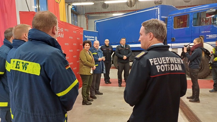 THW LVBEBBST: Feuerwehr Potsdam stellt Schnelleinsatzeinheit Versorgung Energie vor/ Landeshauptstadt Potsdam stärkt Notfallinfrastruktur durch Partnerschaft mit dem THW