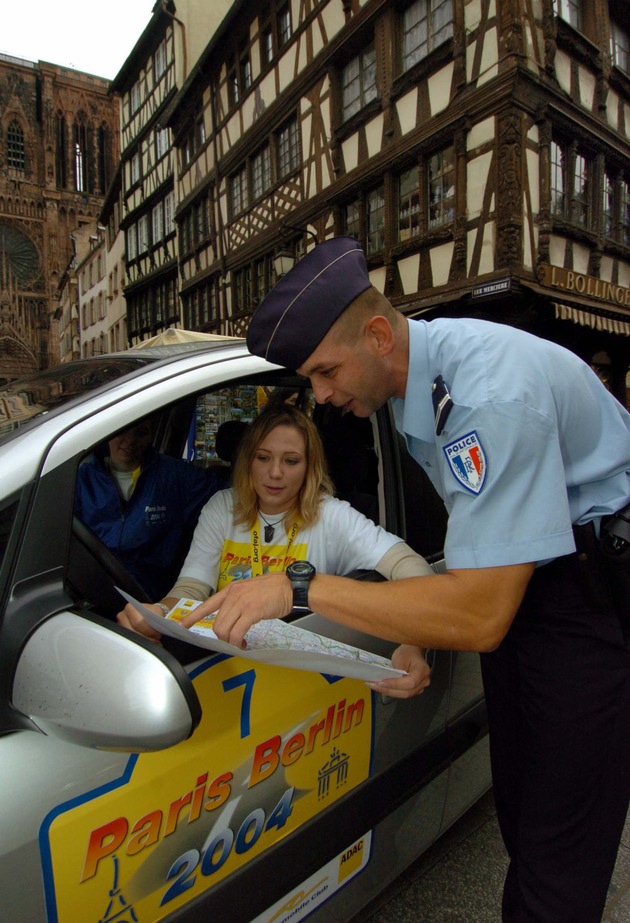 Fahranfänger / Gefährliche Jugendsünden / ADAC: sicherer durch zweistufigen Führerschein