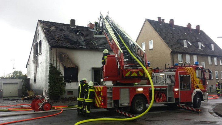 FW-RE: Wohnungsbrand mit einer schwer verletzten Person