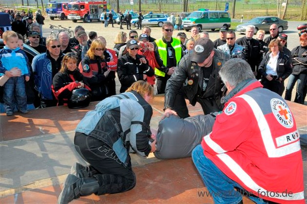 POL-HI: Pressevorankündigung 5.Biker-Präventionstag: Biker- Protestkorso &quot;gegen RASER am Weinberg&quot; und &quot;BIKER spenden BLUT für BIKER&quot;