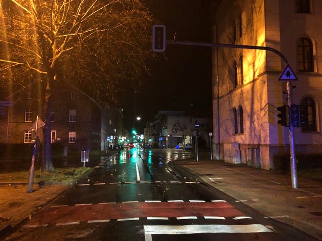 POL-PDNR: Trunkenheitsfahrt / Verkehrsgefährdung / Unfallflucht in der Hermannstraße gegenüber des Amtsgerichts