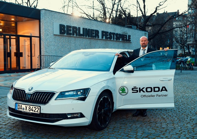 Exklusiv, entspannt und stilvoll zum Event: SKODA shuttelt Prominente zu vielen renommierten Veranstaltungen