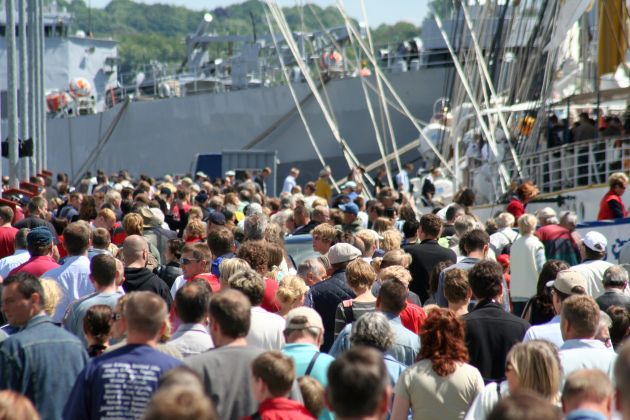 Deutsche Marine - Pressemeldung/ Pressetermine: Kieler Woche: 3.000 Marinesoldaten aus elf Ländern zu Gast