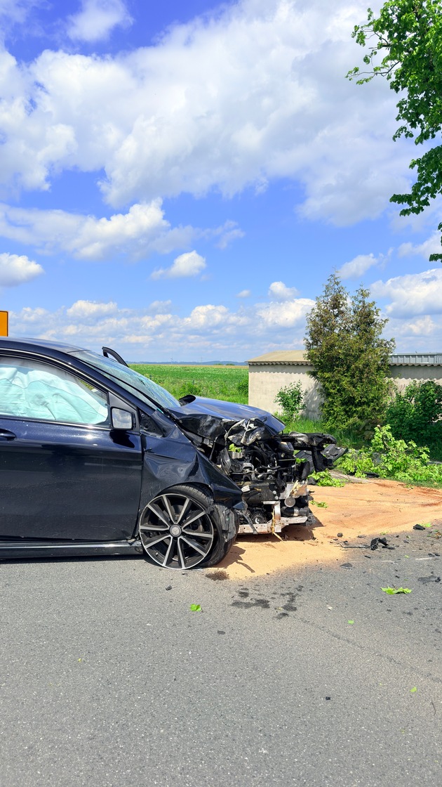 FW-DT: Verkehrsunfall auf der Lageschen Stra&szlig;e