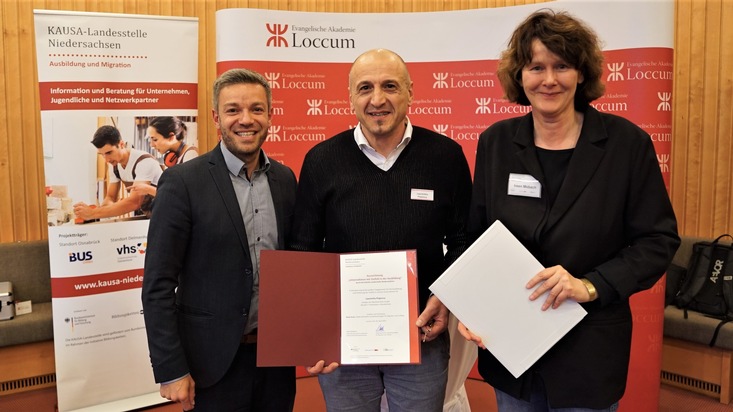 Landesbeauftragter für Migration und Teilhabe überreicht Auszeichnung an Osnabrücker Unternehmen