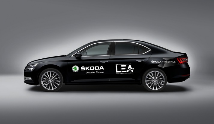 SKODA fährt die Stars zum roten Teppich des PRG LEA 2018 (FOTO)