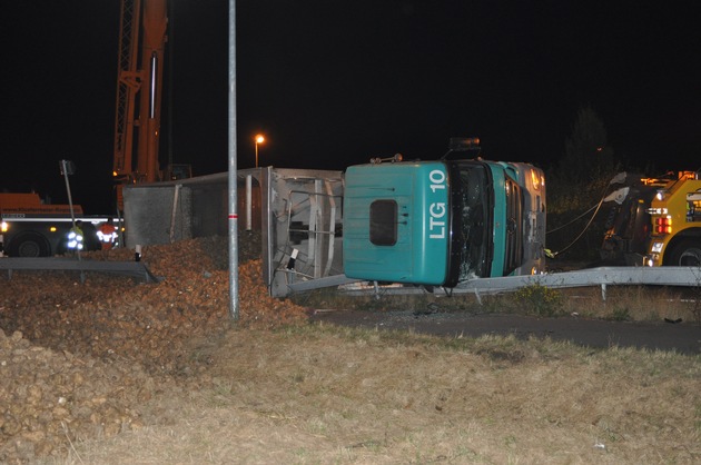 POL-NOM: Verkehrsunfall im Sudheimer Kreisel - Bilder im Anhang