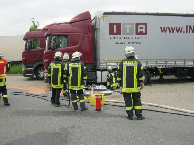POL-WL: Bei Unfall schlägt Dieseltank leck.