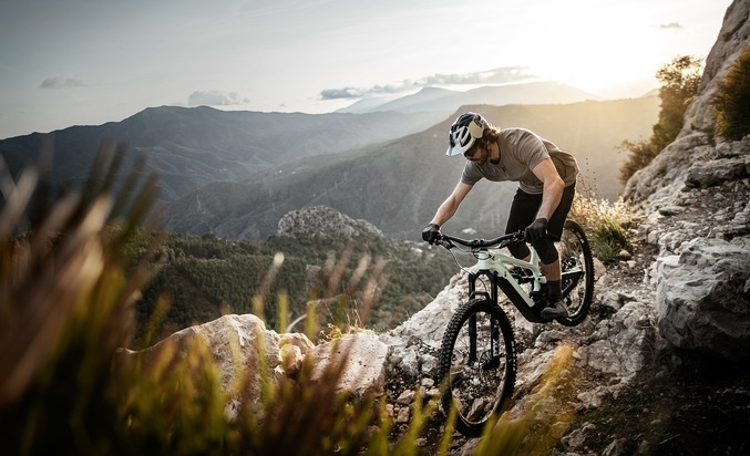 YT Industries GmbH: Neu: Mountainbike-Hersteller YT Industries rundet mit dem neuen E-Mountainbike DECOY Elite seine Modellpalette nach oben ab