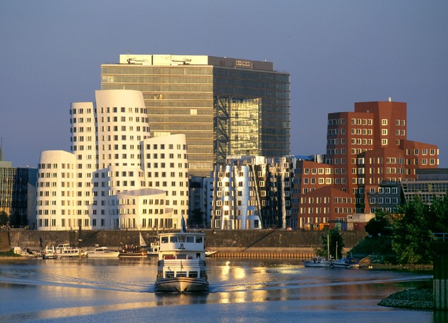Düsseldorf lockt den Drachen an den Rhein (mit Bild) / Düsseldorf. The City Experience. Die Rheinmetropole präsentiert sich auf der Expo 2010 als starker internationaler Wirtschaftsstandort