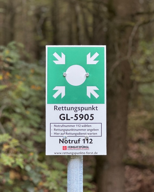 FW-GL: Schnellere Hilfe im Wald: Feuerwehr Bergisch Gladbach installiert 30 Waldrettungspunkte